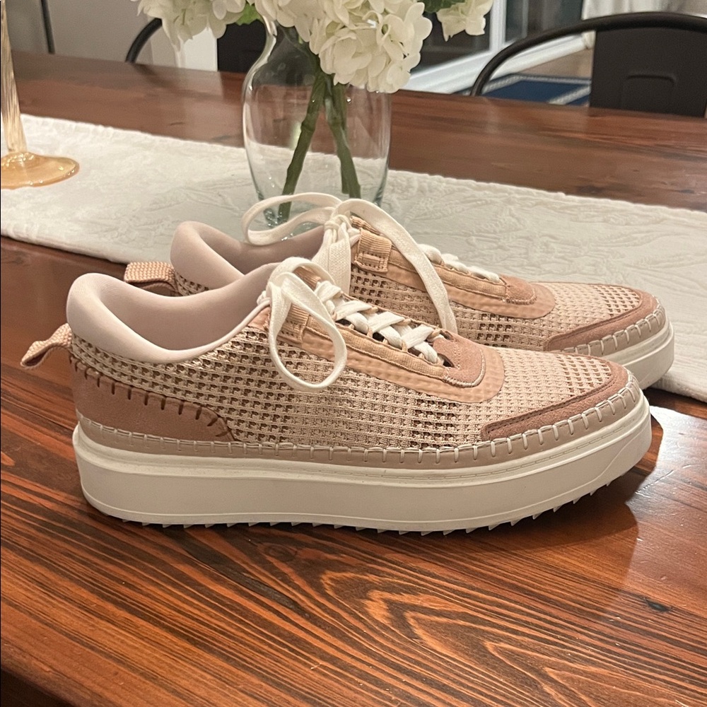 Steve Madden Women's Blush and Cream Sneakers